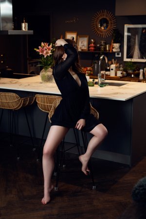 Sayna massage parlor in Cleveland, escorts